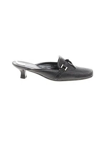 Pre-owned Stuart Weitzman Mule/clog In Black