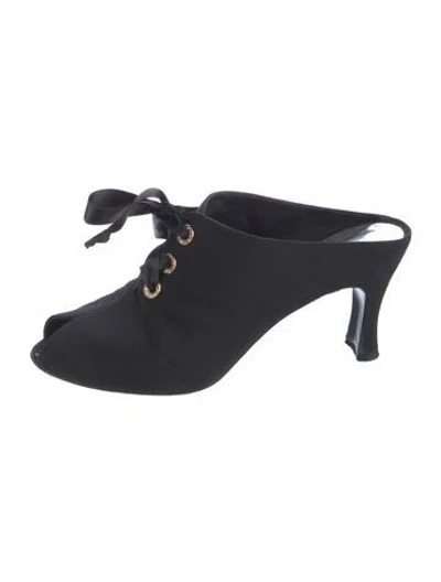Pre-owned Stuart Weitzman Mules In Black