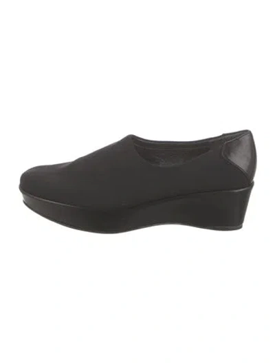 Pre-owned Stuart Weitzman Neoprene Loafers In Black
