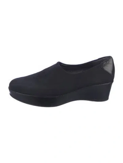 Pre-owned Stuart Weitzman Neoprene Pumps In Blue