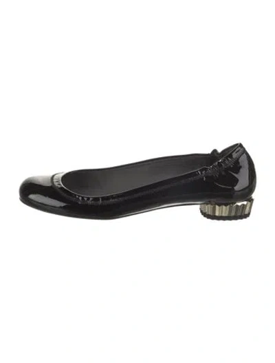 Pre-owned Stuart Weitzman Patent Leather Ballet Flats In Black