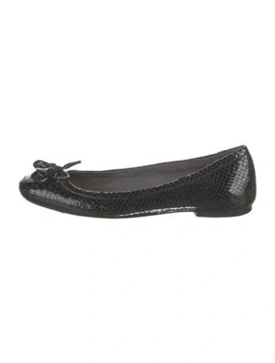 Pre-owned Stuart Weitzman Patent Leather Bow Accents Ballet Flats In Black