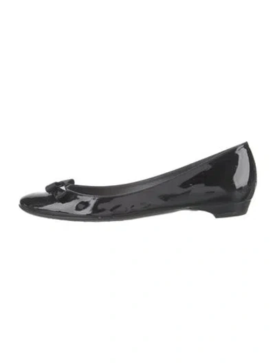 Pre-owned Stuart Weitzman Patent Leather Bow Accents Flats In Black