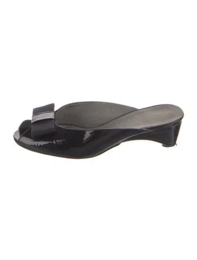 Pre-owned Stuart Weitzman Patent Leather Bow Accents Mules In Black