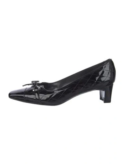 Pre-owned Stuart Weitzman Patent Leather Bow Accents Pumps In Black