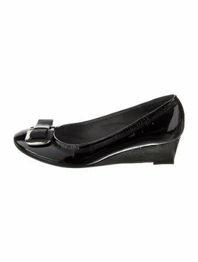 Pre-owned Stuart Weitzman Patent Leather Bow Accents Pumps In Black