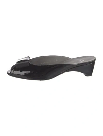 Pre-owned Stuart Weitzman Patent Leather Bow Accents Slides In Black