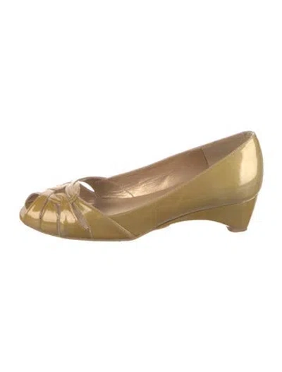 Pre-owned Stuart Weitzman Patent Leather Braided Accents Pumps In Neutral