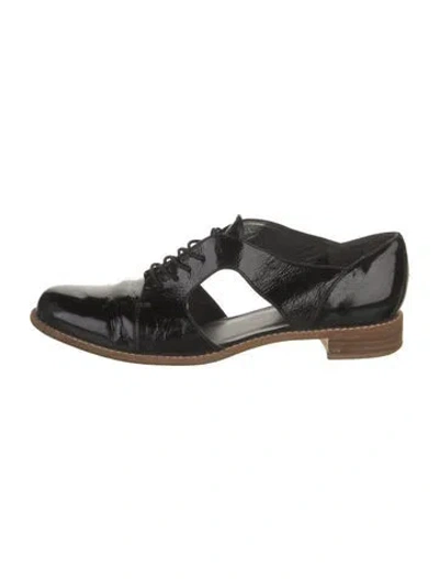 Pre-owned Stuart Weitzman Patent Leather Cutout Accent Oxfords In Black