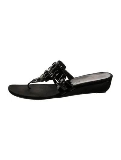 Pre-owned Stuart Weitzman Patent Leather Flip Flops In Black