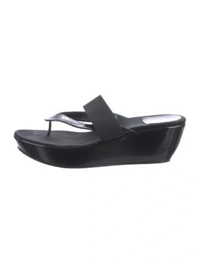 Pre-owned Stuart Weitzman Patent Leather Flip Flops In Black