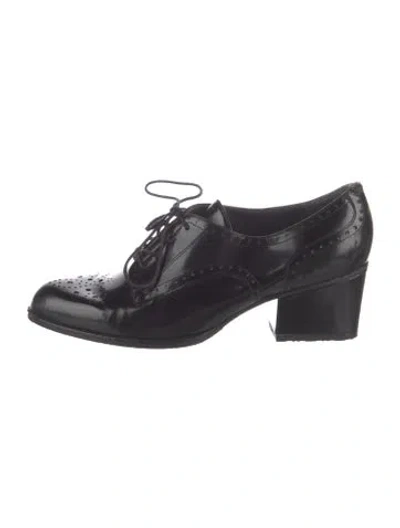 Pre-owned Stuart Weitzman Patent Leather Lasercut Accents Oxfords In Black
