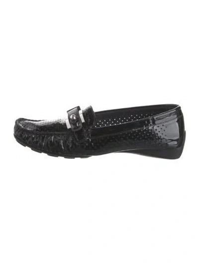 Pre-owned Stuart Weitzman Patent Leather Loafers In Black