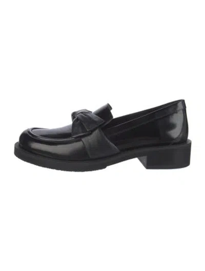 Pre-owned Stuart Weitzman Patent Leather Loafers In Black