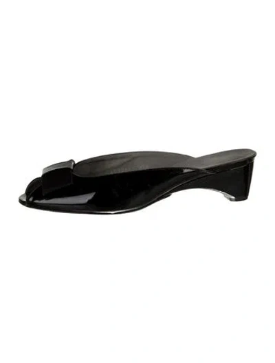 Pre-owned Stuart Weitzman Patent Leather Mules In Black