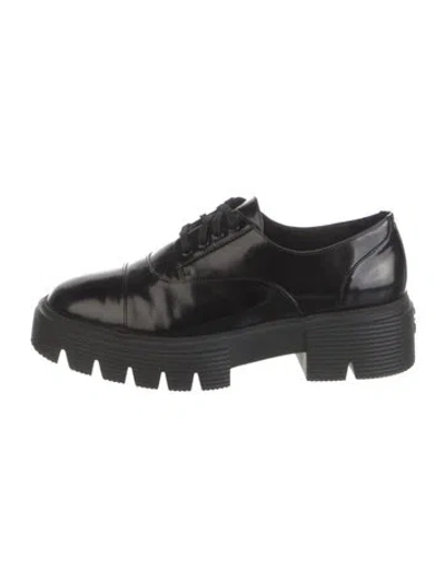 Pre-owned Stuart Weitzman Patent Leather Oxfords In Black