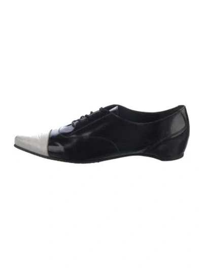 Pre-owned Stuart Weitzman Patent Leather Oxfords In Black