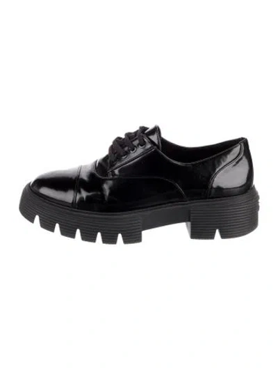 Pre-owned Stuart Weitzman Patent Leather Oxfords In Black