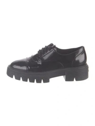 Pre-owned Stuart Weitzman Patent Leather Oxfords In Black