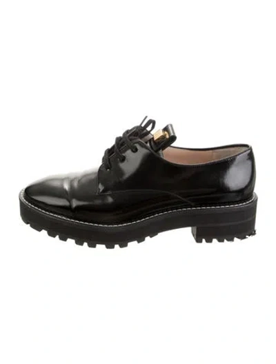 Pre-owned Stuart Weitzman Patent Leather Oxfords In Black