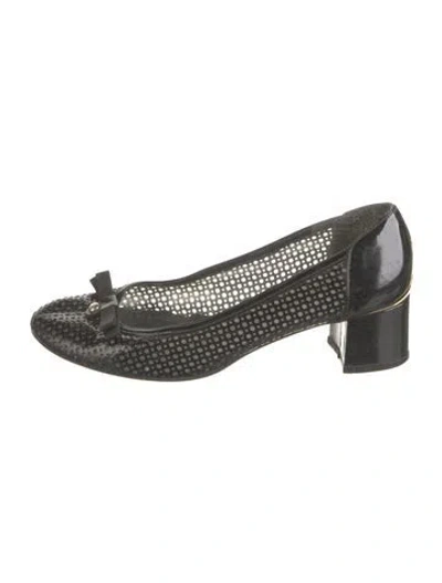 Pre-owned Stuart Weitzman Patent Leather Polka Dot Print Pumps In Black