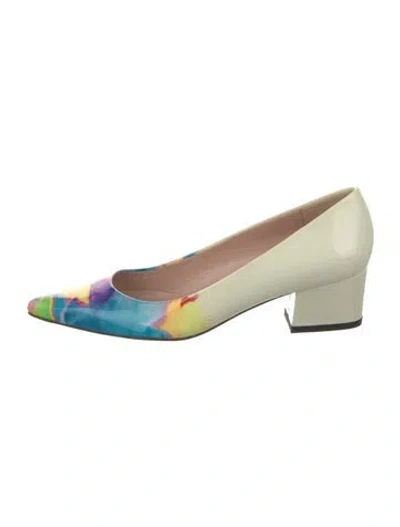 Pre-owned Stuart Weitzman Patent Leather Printed Pumps In White