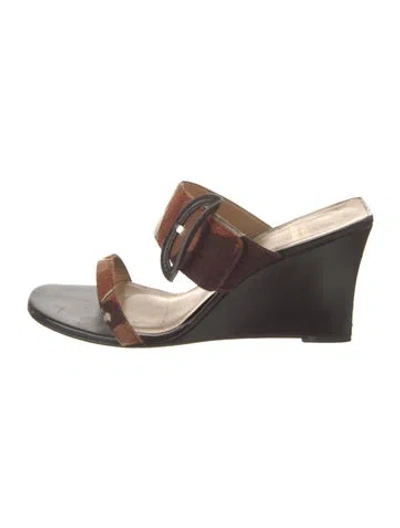 Pre-owned Stuart Weitzman Patent Leather Printed Slides In Brown