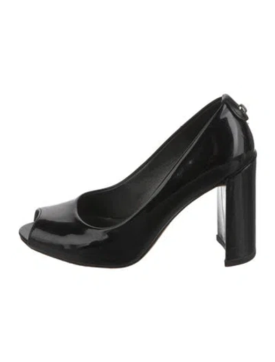 Pre-owned Stuart Weitzman Patent Leather Pumps In Black