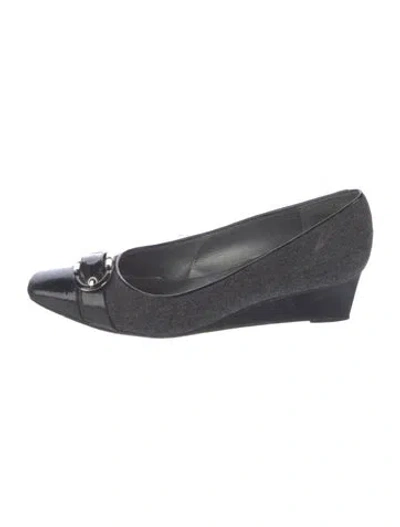 Pre-owned Stuart Weitzman Patent Leather Pumps In Black