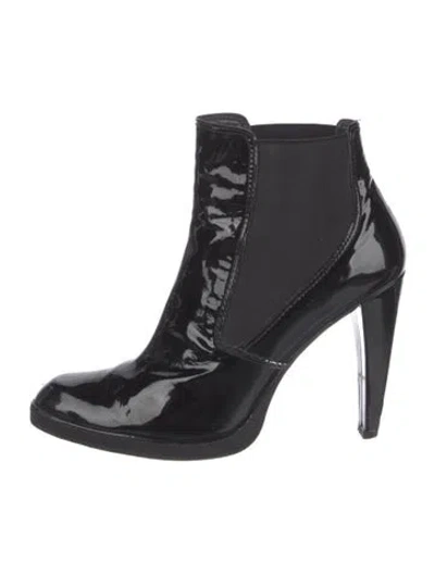 Pre-owned Stuart Weitzman Patent Leather Pumps In Black