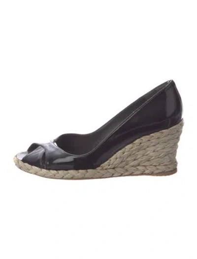 Pre-owned Stuart Weitzman Patent Leather Pumps In Black