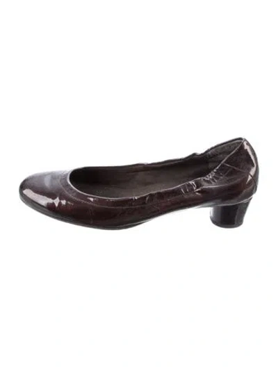 Pre-owned Stuart Weitzman Patent Leather Pumps In Black