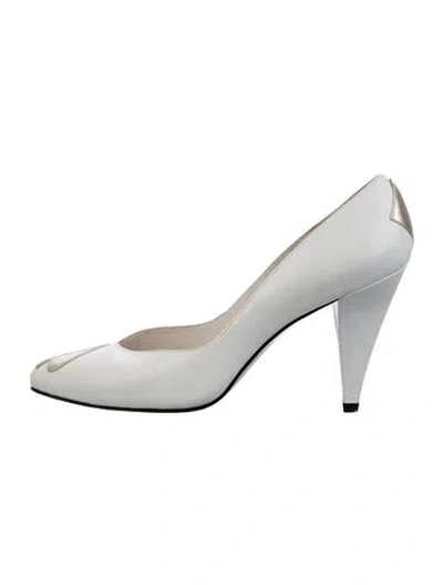 Pre-owned Stuart Weitzman Patent Leather Pumps In Gray