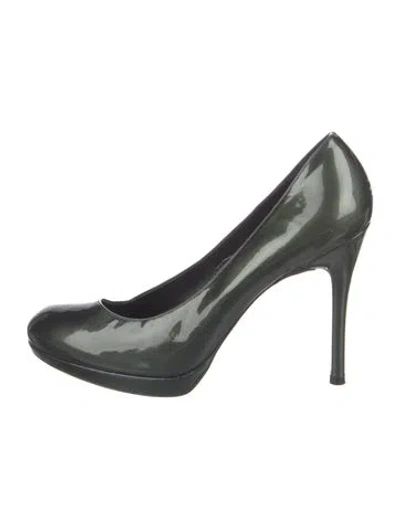 Pre-owned Stuart Weitzman Patent Leather Pumps In Green
