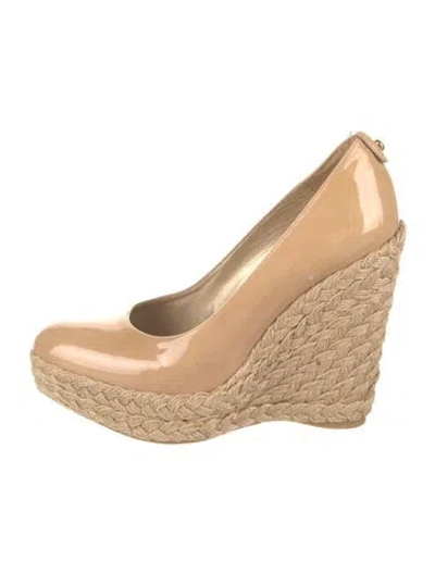 Pre-owned Stuart Weitzman Patent Leather Pumps In Neutral