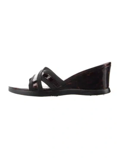 Pre-owned Stuart Weitzman Patent Leather Slides In Brown