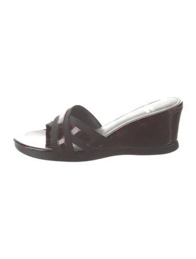 Pre-owned Stuart Weitzman Patent Leather Slides In Brown