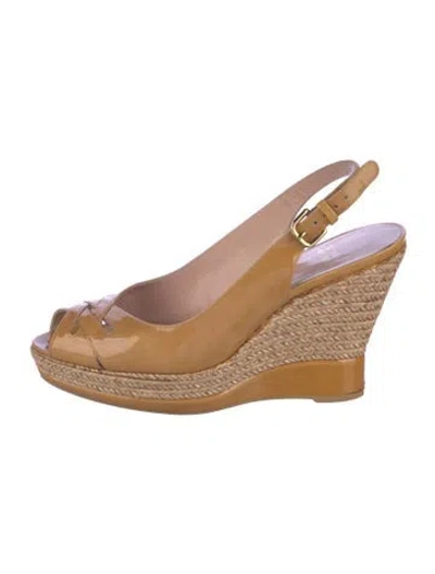 Pre-owned Stuart Weitzman Patent Leather Slingback Pumps In Neutral
