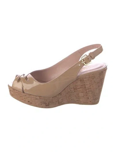 Pre-owned Stuart Weitzman Patent Leather Slingback Pumps In Neutral