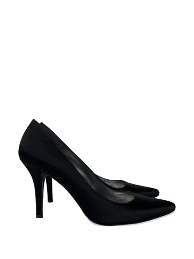 Pre-owned Stuart Weitzman Pointed Toe Pumps In Black