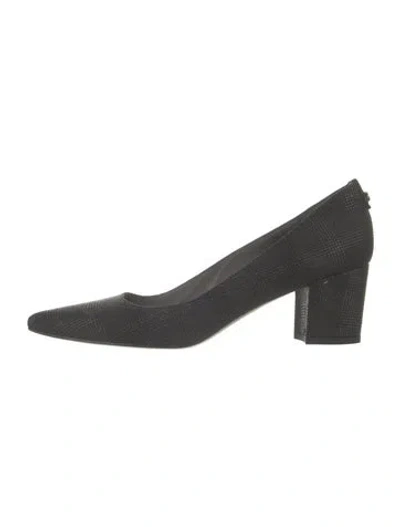 Pre-owned Stuart Weitzman Pumps In Black