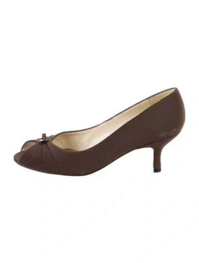 Pre-owned Stuart Weitzman Pumps In Brown