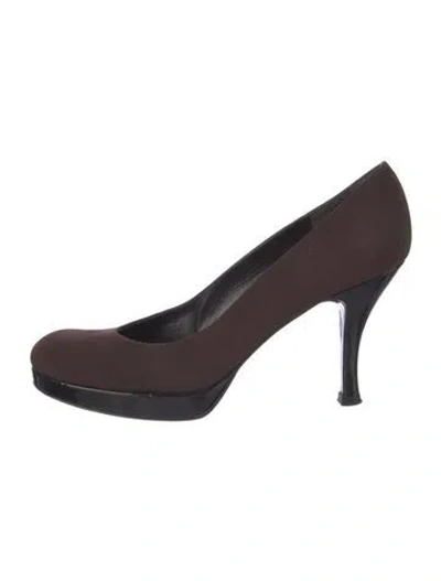 Pre-owned Stuart Weitzman Pumps In Brown