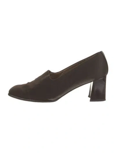Pre-owned Stuart Weitzman Pumps In Brown