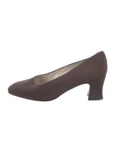 Pre-owned Stuart Weitzman Pumps In Brown