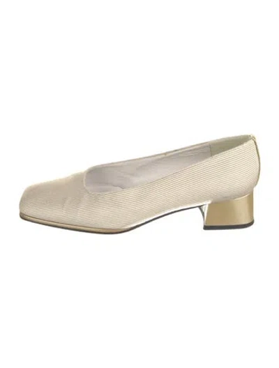Pre-owned Stuart Weitzman Pumps In Gold