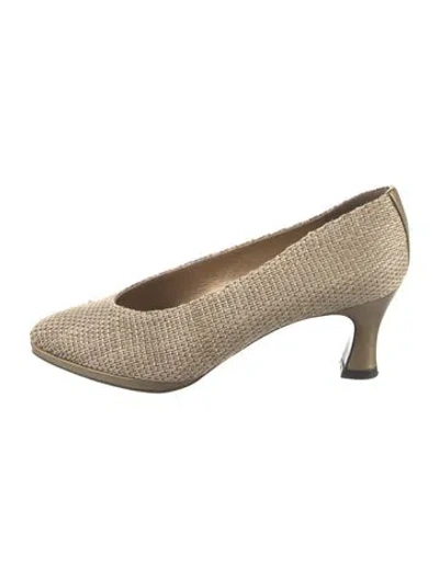 Pre-owned Stuart Weitzman Pumps In Neutral