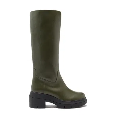 Stuart Weitzman Round Head Boots