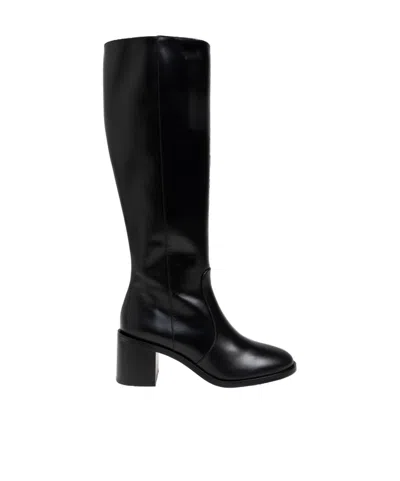 Stuart Weitzman Round-head Boots In Black