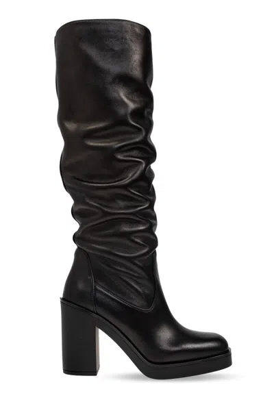 STUART WEITZMAN ROUND-HEAD BOOTS